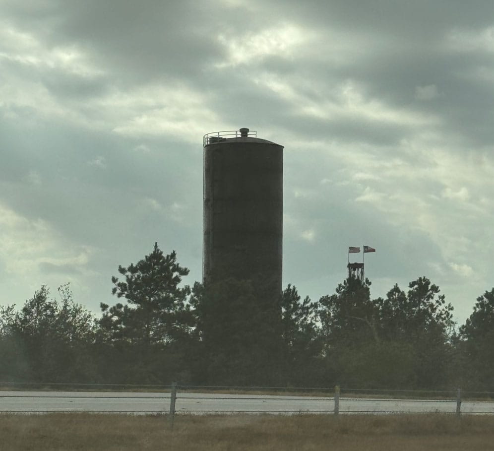 Welded steel standpipe water tower in Texas — Magnolia Woods Standpipe